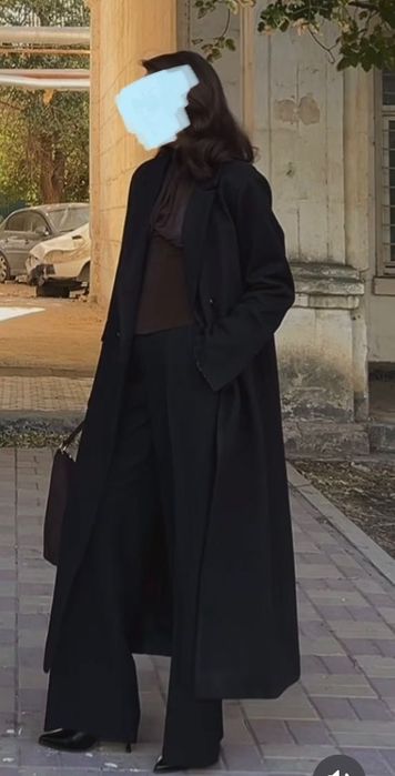 Пальто в черном цвете новый