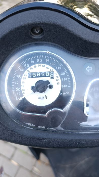 Vând scuter Peugeot sum