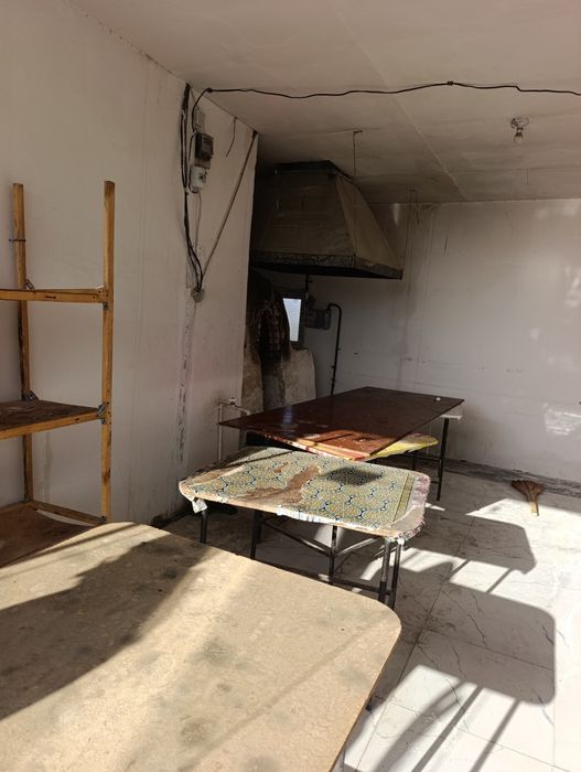 Vobkent tumani M37 yo'lida  joylashgan Savdo do'koni, nonvoyxona, padv