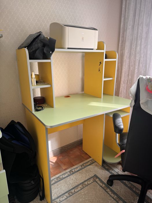 Продам компьютерный стол