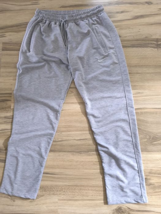 Pantaloni Nike gri