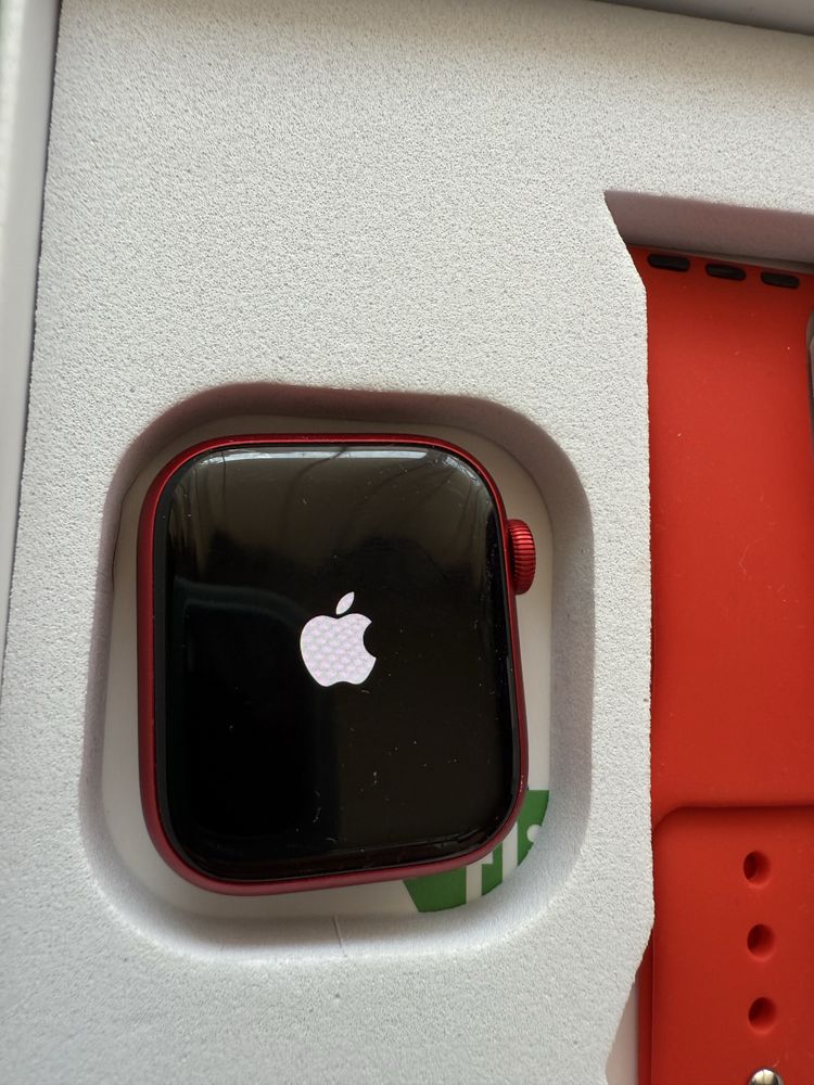 Apple watch 8  41mm product red