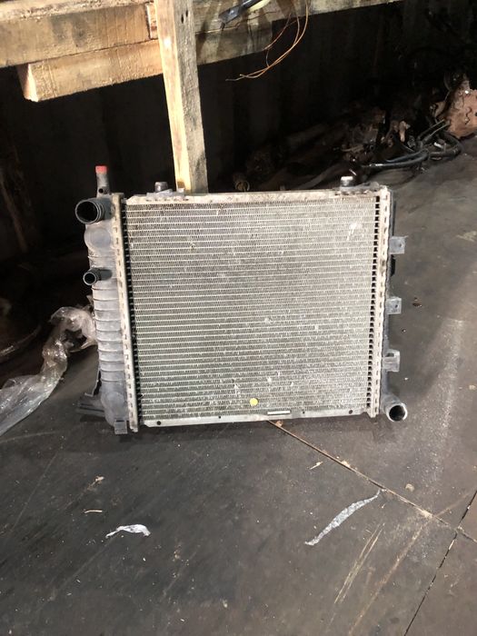 Радиатор на w124 мерседес, m111 мотор