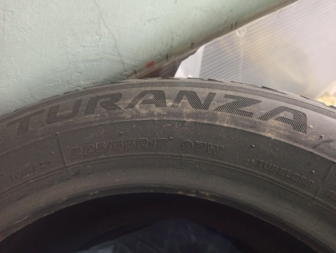 Балонлa бор бу 2 каплект
Донаси 50000 дан 
BRIDGESTONETURANZA 225.55