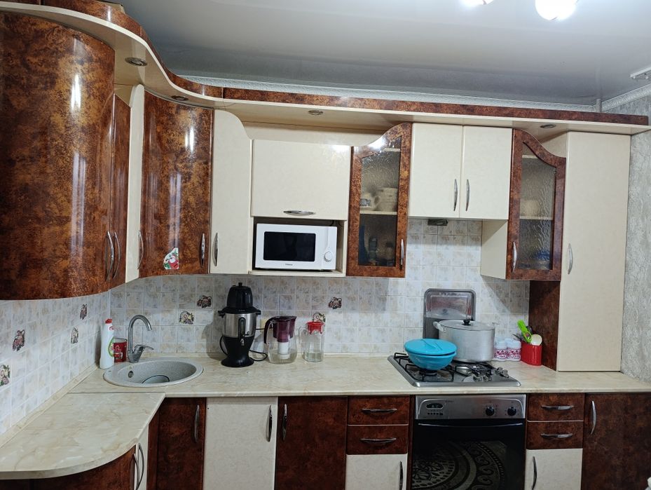 Продам кухонный гарнитур. 3 м.