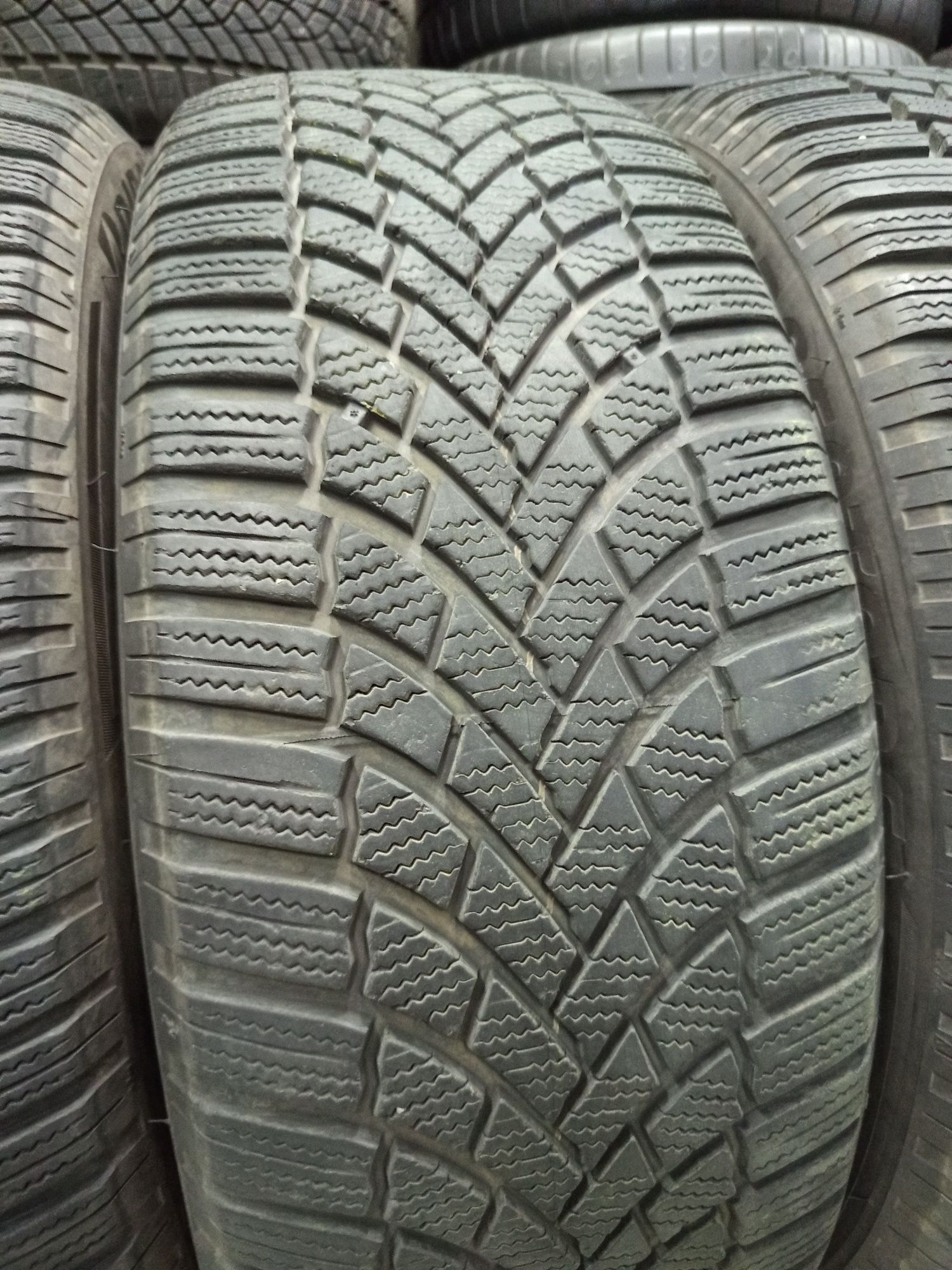 Bridgestone 235/55/20-4бр дот 2921