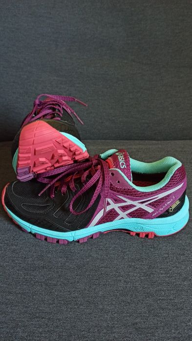 ASICS маратонки 37 нови