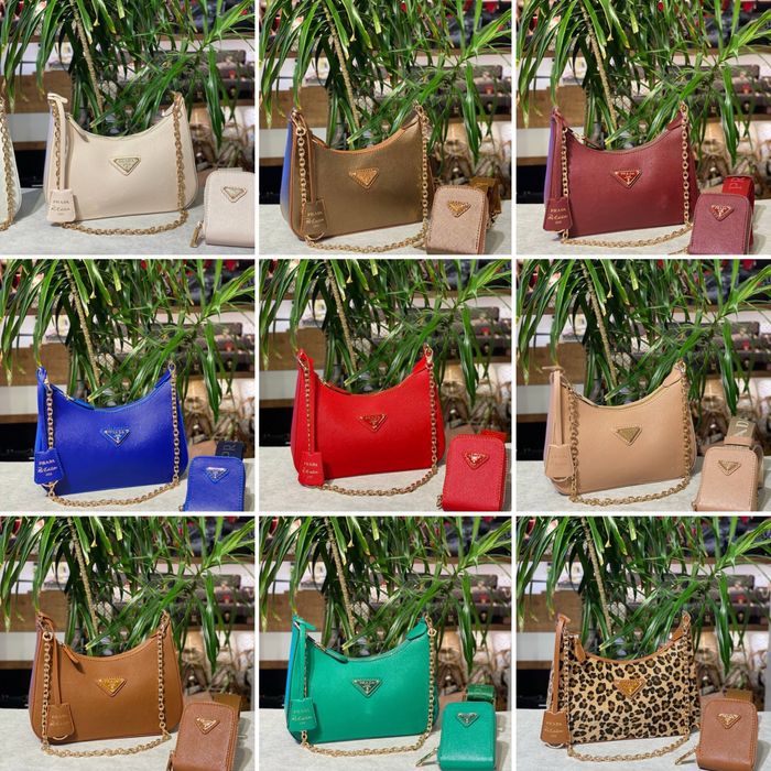 Geanta Prada noua !!! Dimensiuni 23/13 !!!