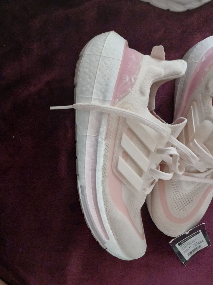 adidasi adidas originali cu eticheta