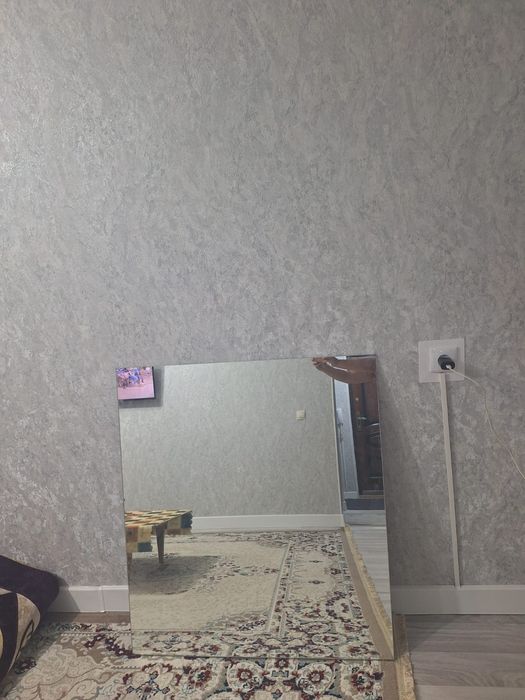 Настенное зеркало