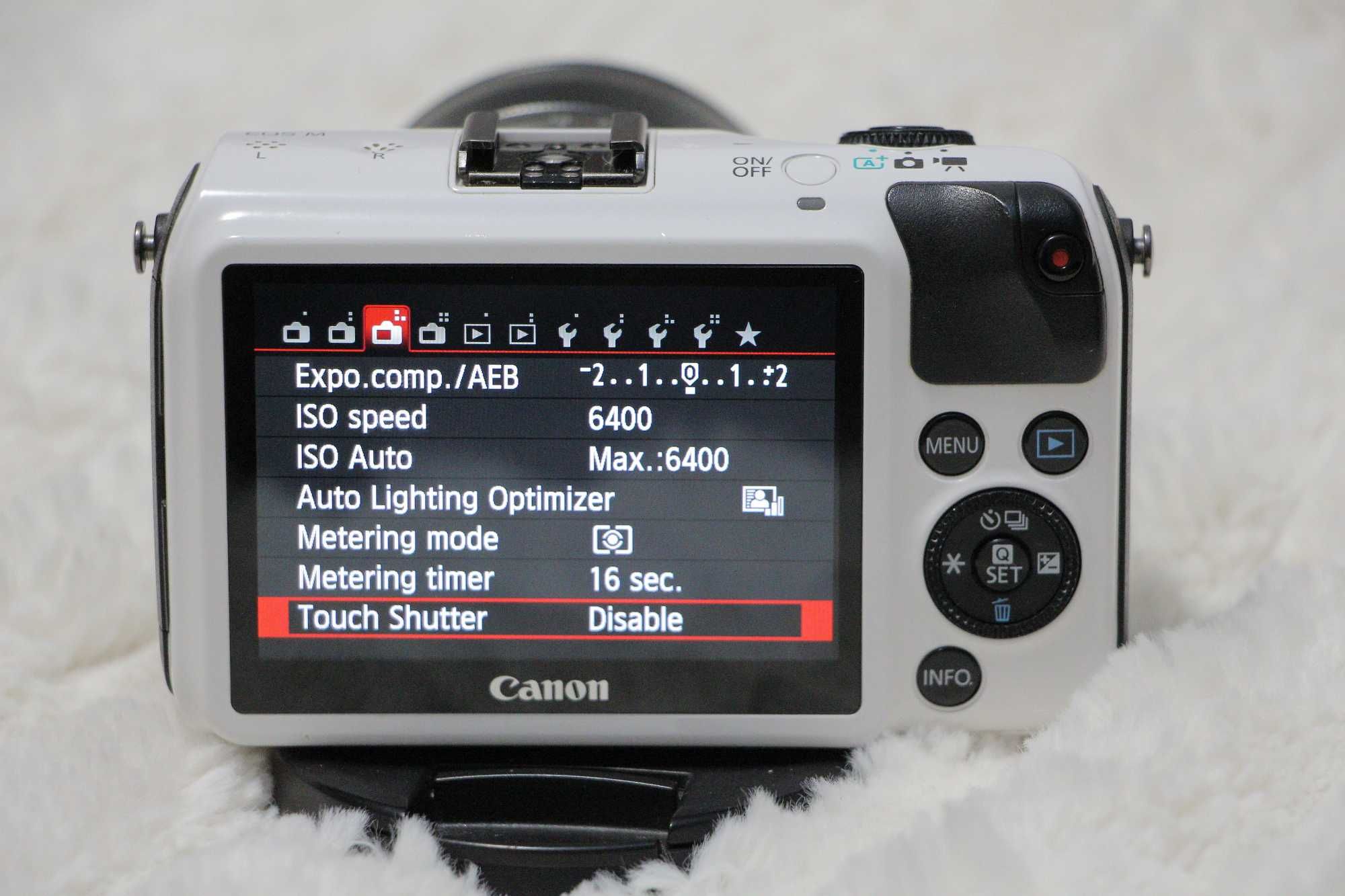 Canon EOS M + Obiectiv Canon 18-55 f/3.5-5.6 IS STM