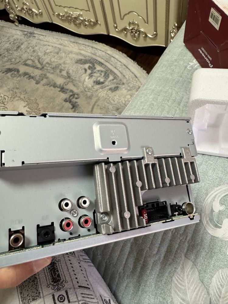 Продам Pioneer DMH-G225BT
