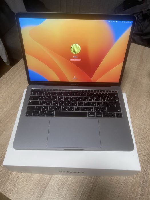 MacBook PRO Retina 2017 2.3 Ghz intel core i5