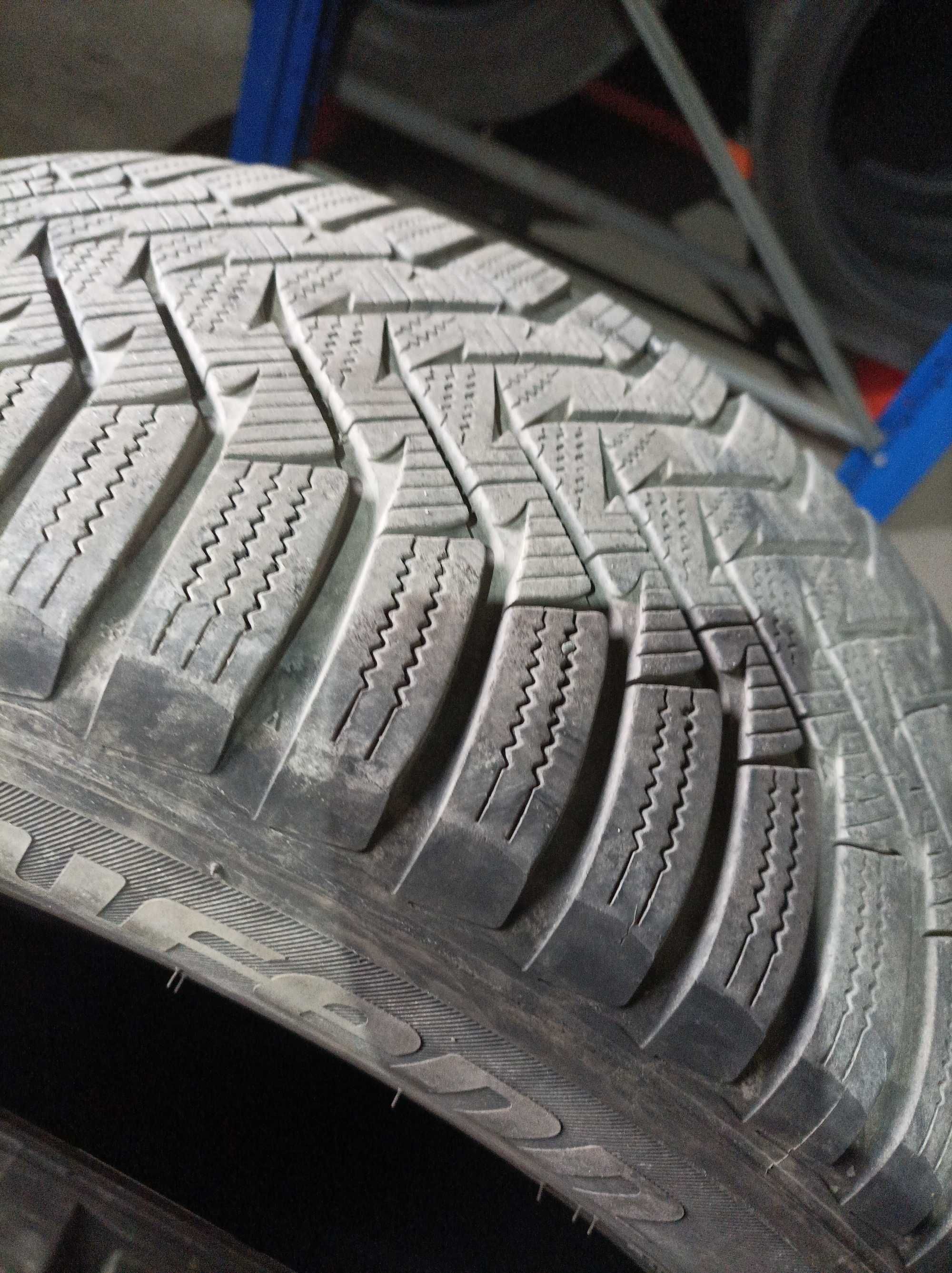 Продавам 4 зимни гуми 225/55R17 101V Laufenn LW31 - 25 лв/бр