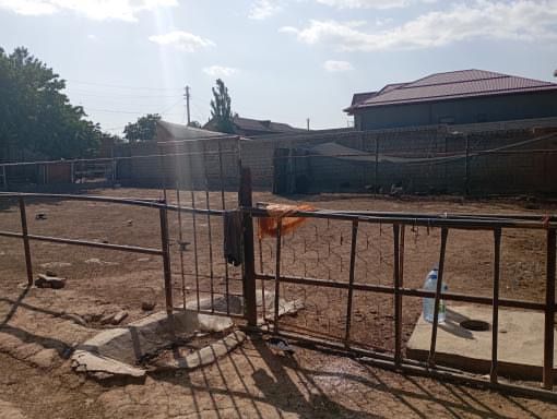 Uch qahramonda yer sotiladi