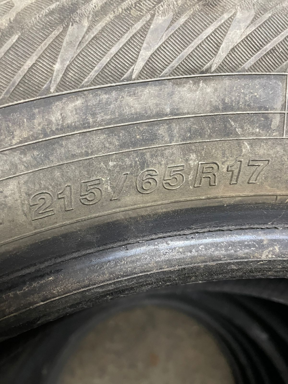 Продам зимние шипованные шины