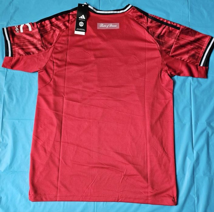 Футболен екип на Манчестър Юнайтед 2025/26