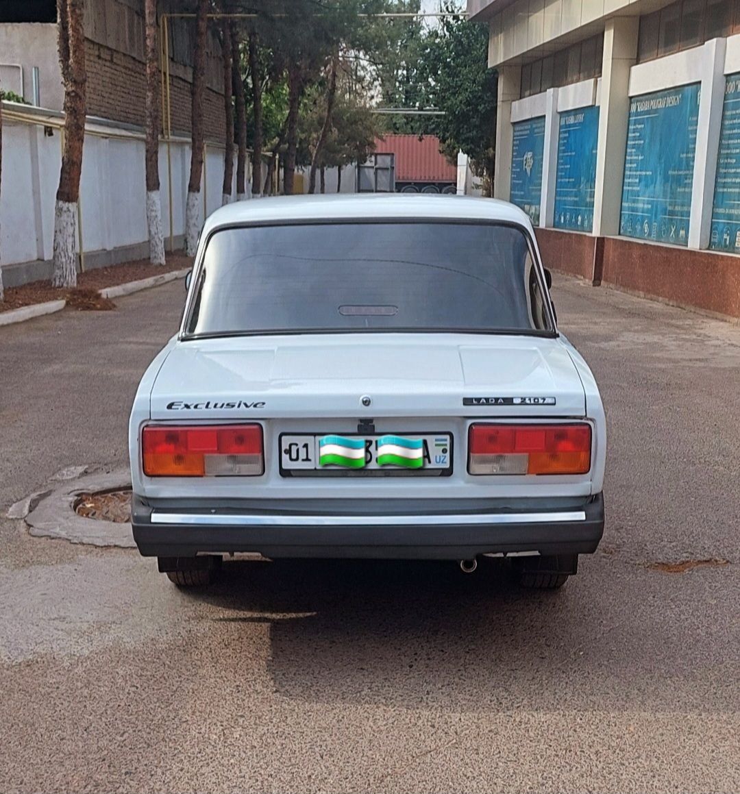 Vaz 2107 sotiladi