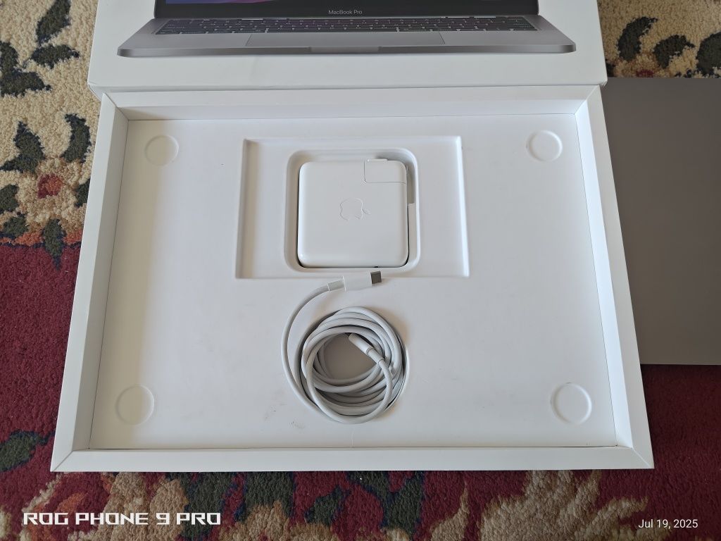Macbook Pro M1 8/256gb