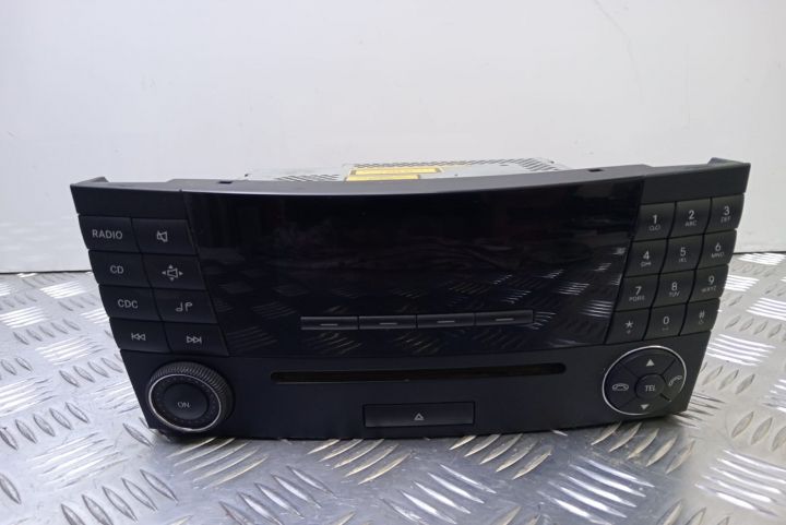 Radio cd player A2118209889 Mercedes-Benz E-Class W211/S211