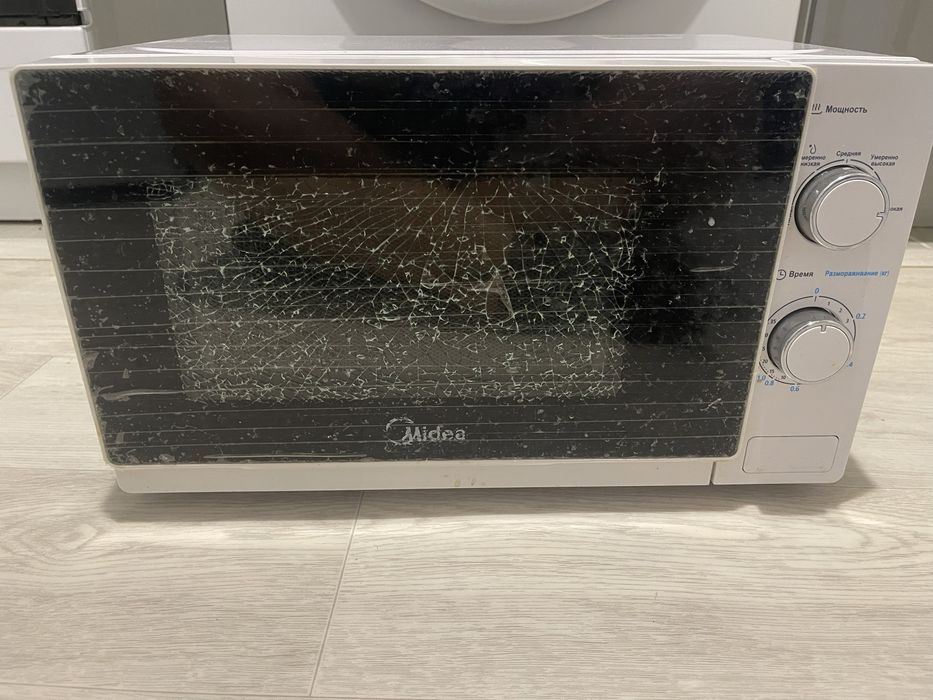 Микроволновка Midea MM720C4E