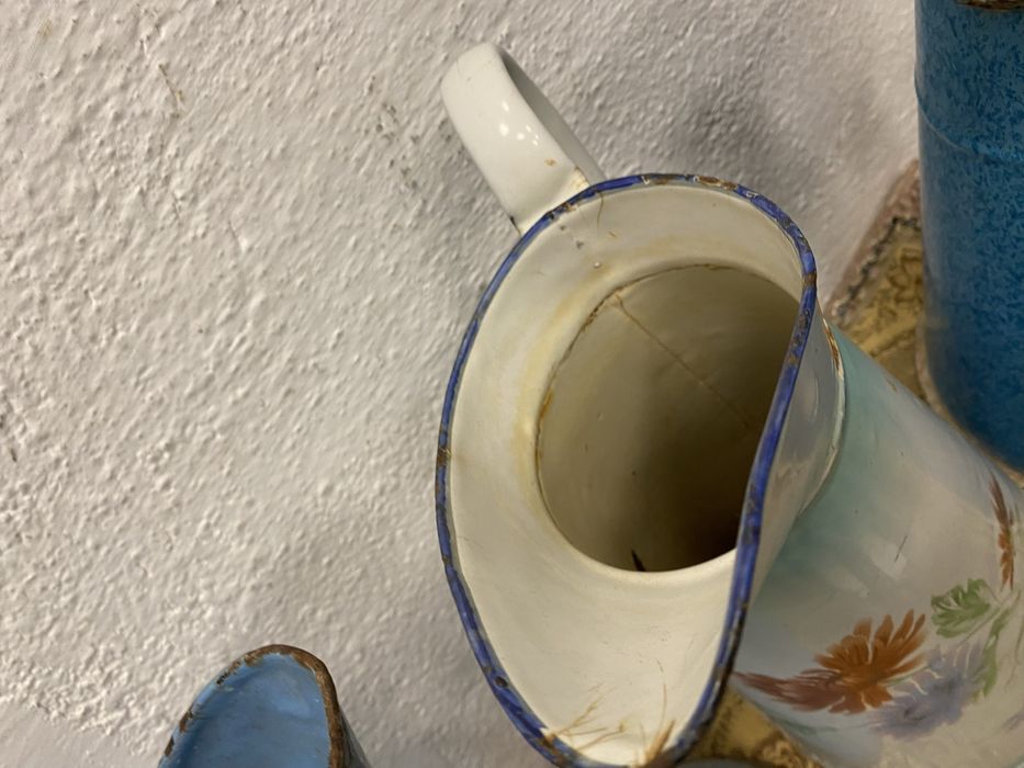 Големи френски емайлирани кани