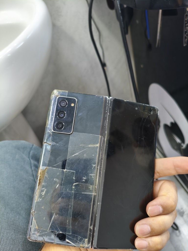 Samsung z fold 2 ichki ekran ishlamedi