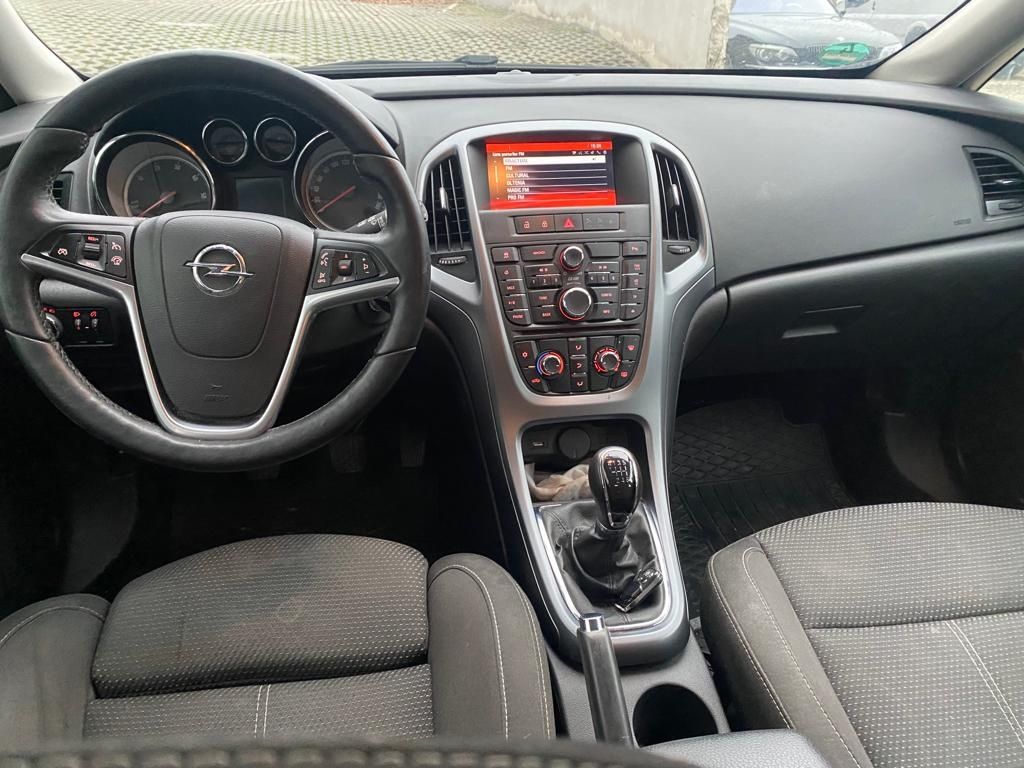 Opel Astra j 2016,