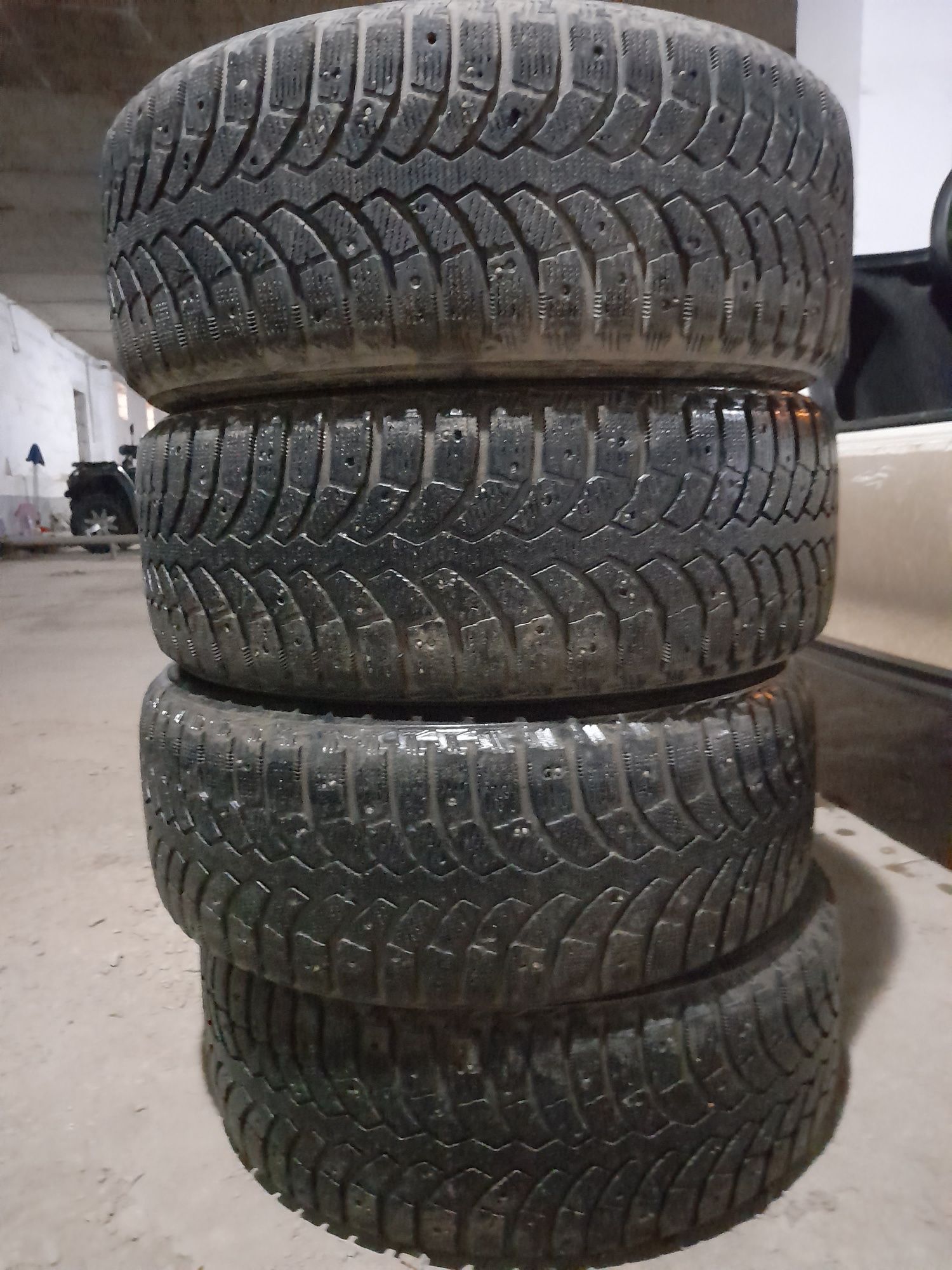 Шины Bridgestone 215/55 R17 в отличном состояни