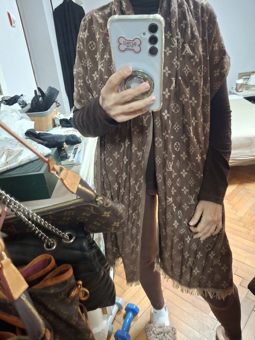 Шалове L Vuitton, Benetton