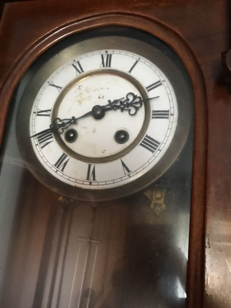 Ceas cu pendul vechi