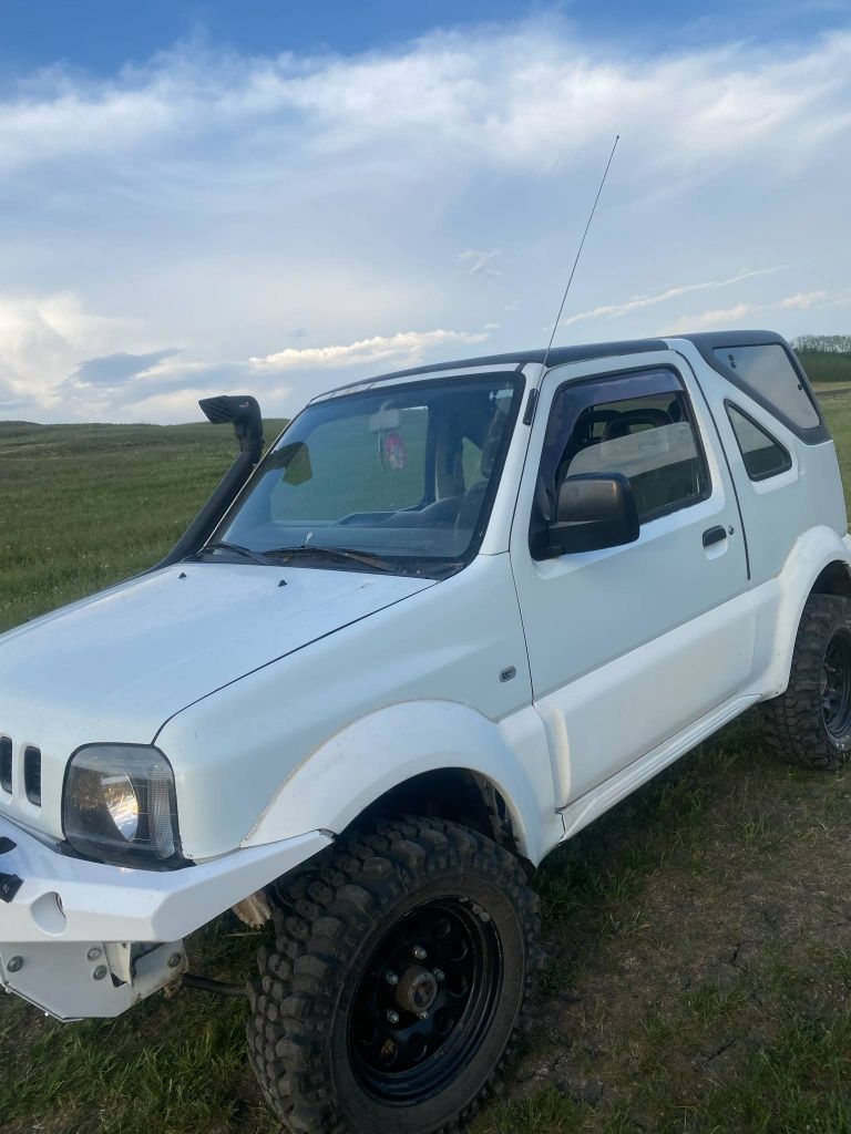 Vând suzuki jimny