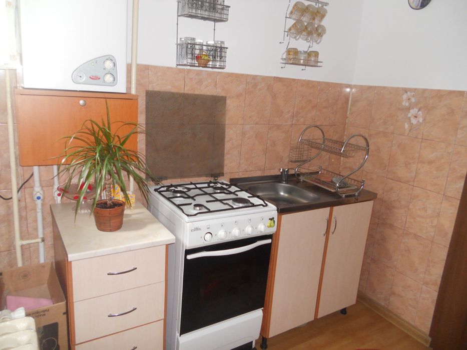 Inchiriez apartament cu 2 camerei