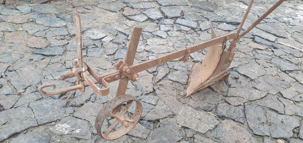 Vând plug pentru cal