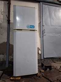 Холодильник морозильник с верху LG Expereescool