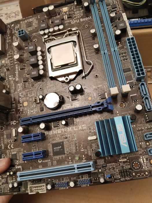 продам материнскую плату ASUS P8H61-M LX2 с куллером и процессором