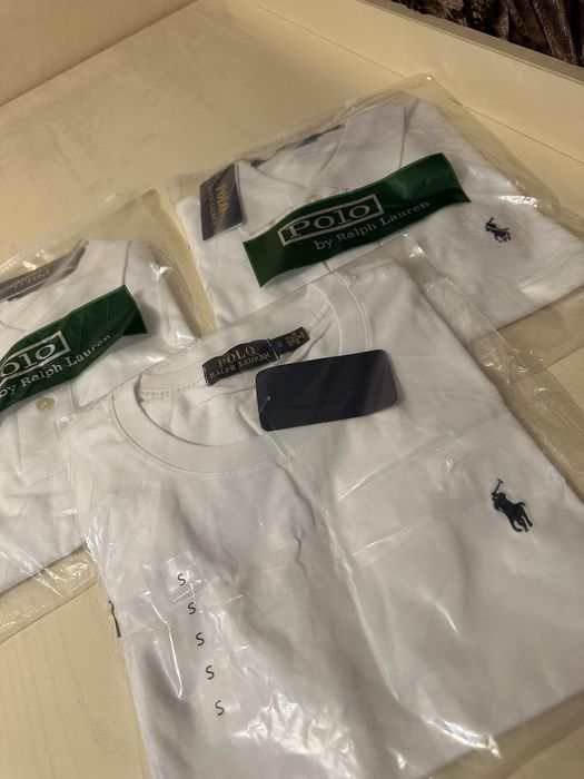 финка и футболка Поло