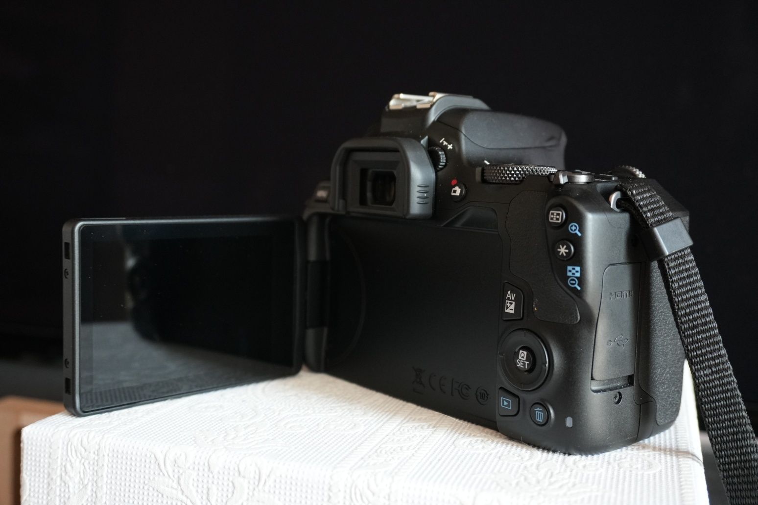 Фотоапарат Canon 250D с 3 обектива