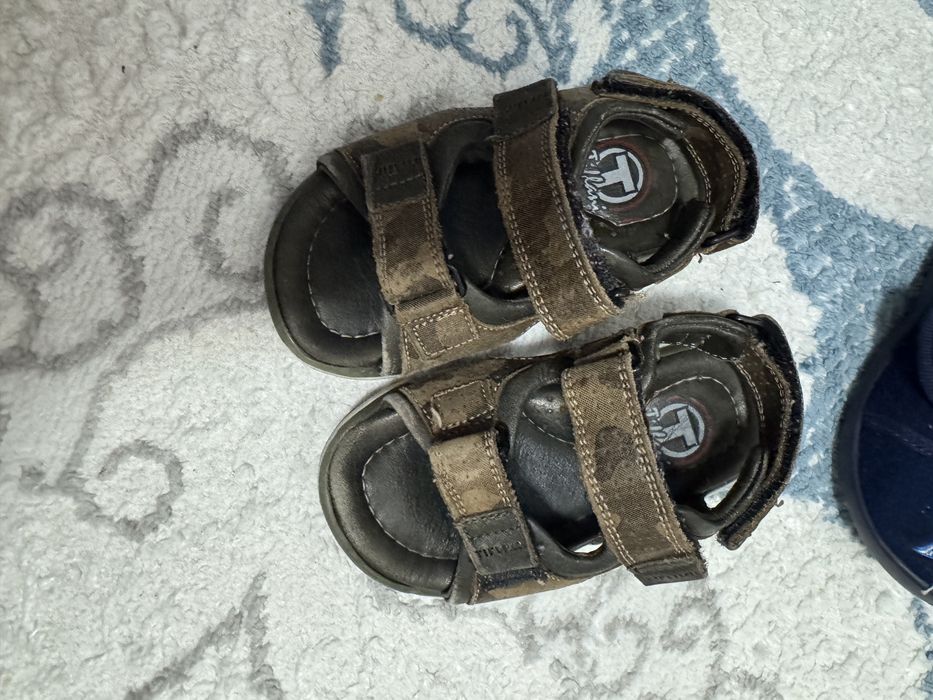 Продам сандалии