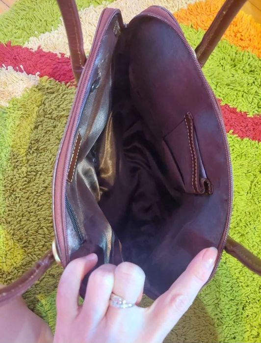 Poșetă piele naturală.