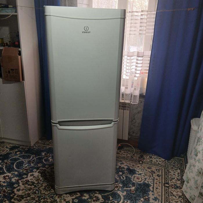 Холодильник Indesit 1,65 м
