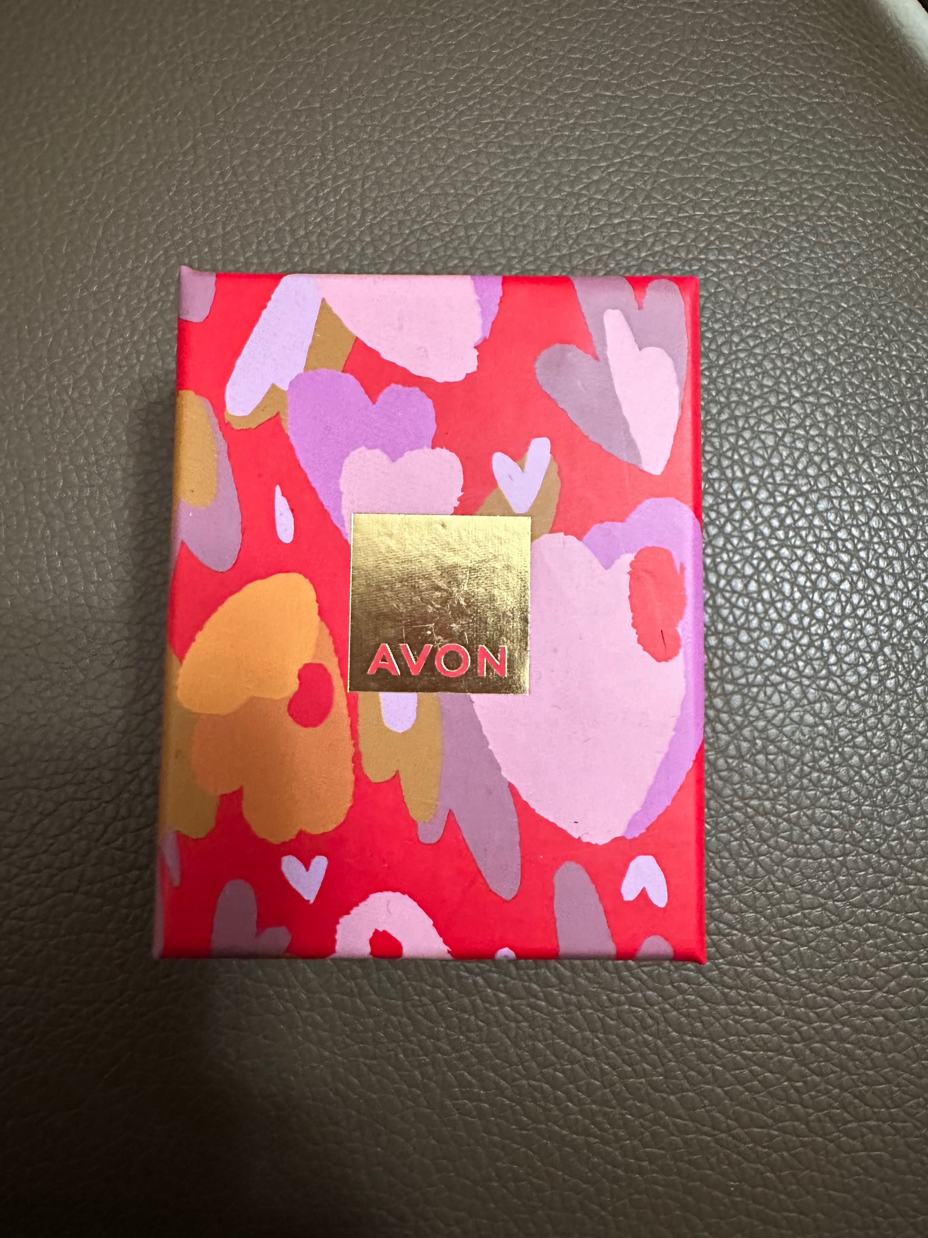 Колие и обици от Avon