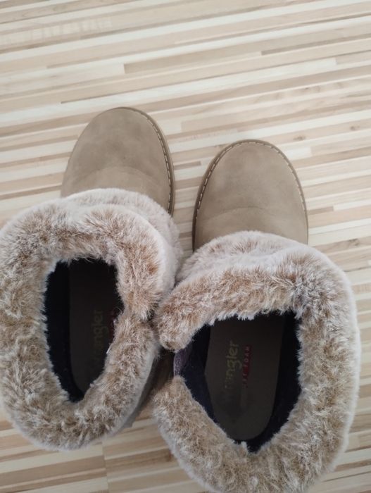 Ugg wrangler mărime 34