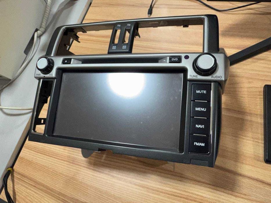 Монитор на Toyota Land Cruser prado 150