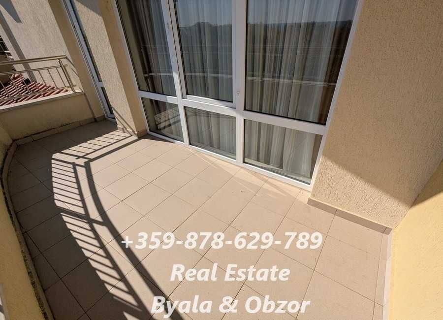 Тристаен апартамент с 2 бани и 2 тераси с морска гледка