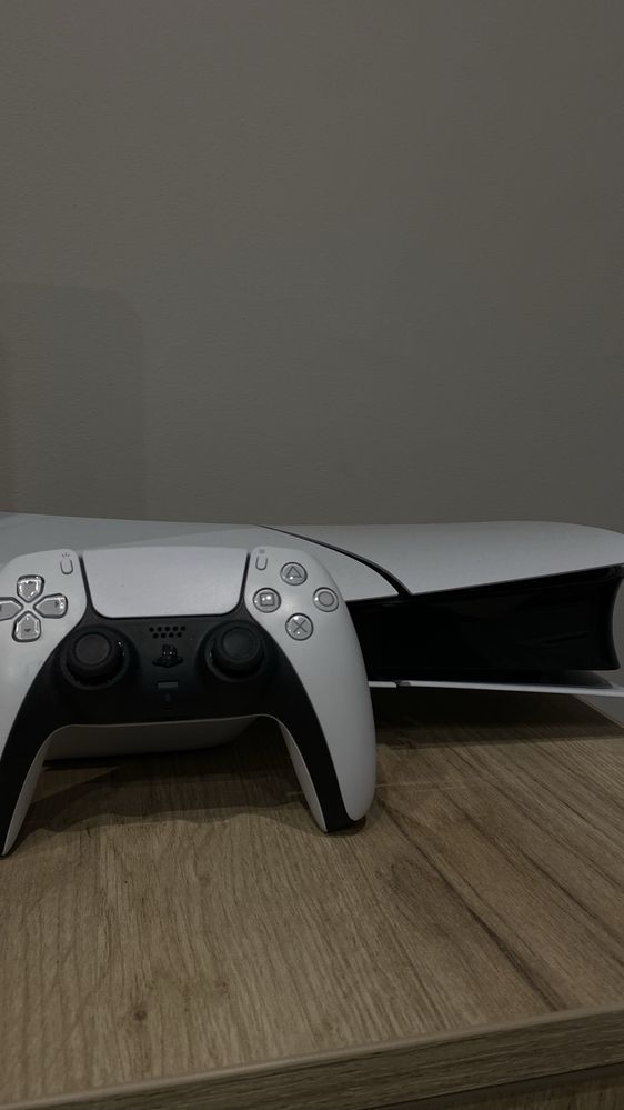 Playstation 5 Slim 1ТБ с 1 джойстик + 6 игри