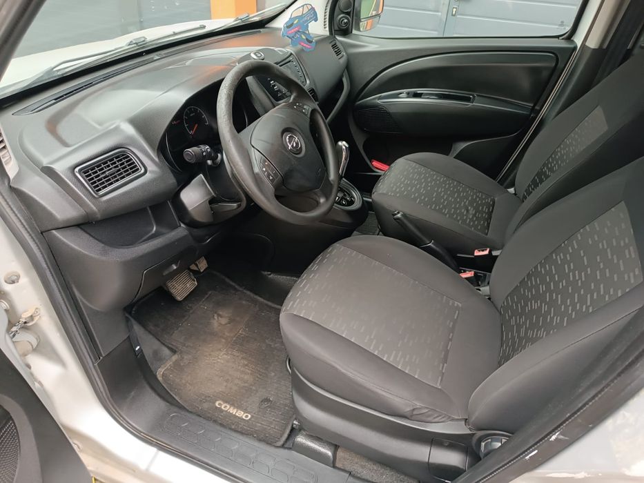 Opel Combo 1.6 d, cutie automata