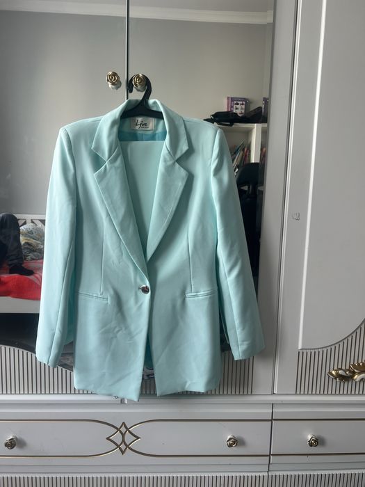 Брючной костюм отличного качества