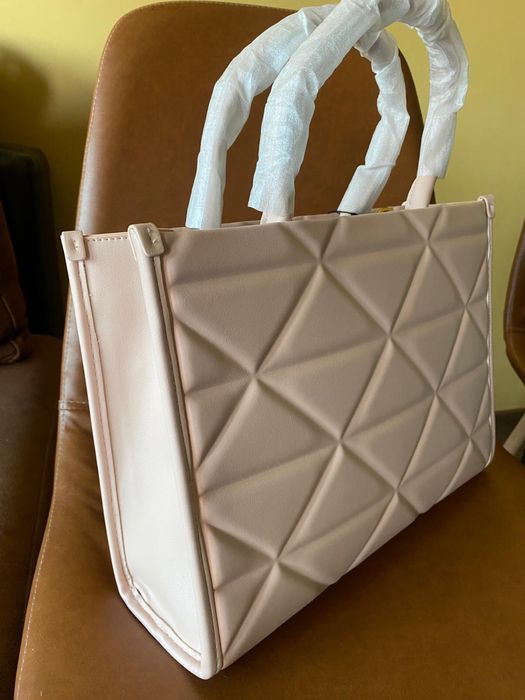 Чанта Prada чисто НОВА