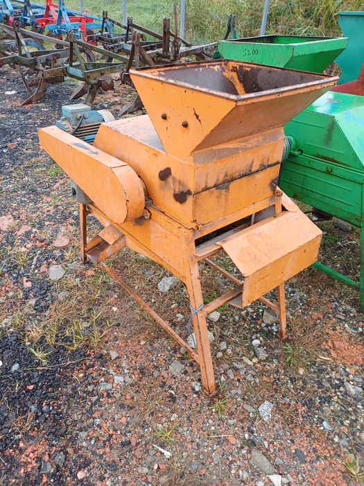 Batoza de porumb capacitate de 3 tone pe ora profesionala